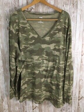EVRI Every Day Long Sleeve  Camo Tee Size 4X  V Neck  Relaxed Fit NICE